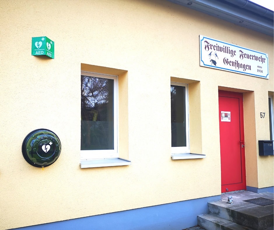 AED an der Feuerwache Genshagen